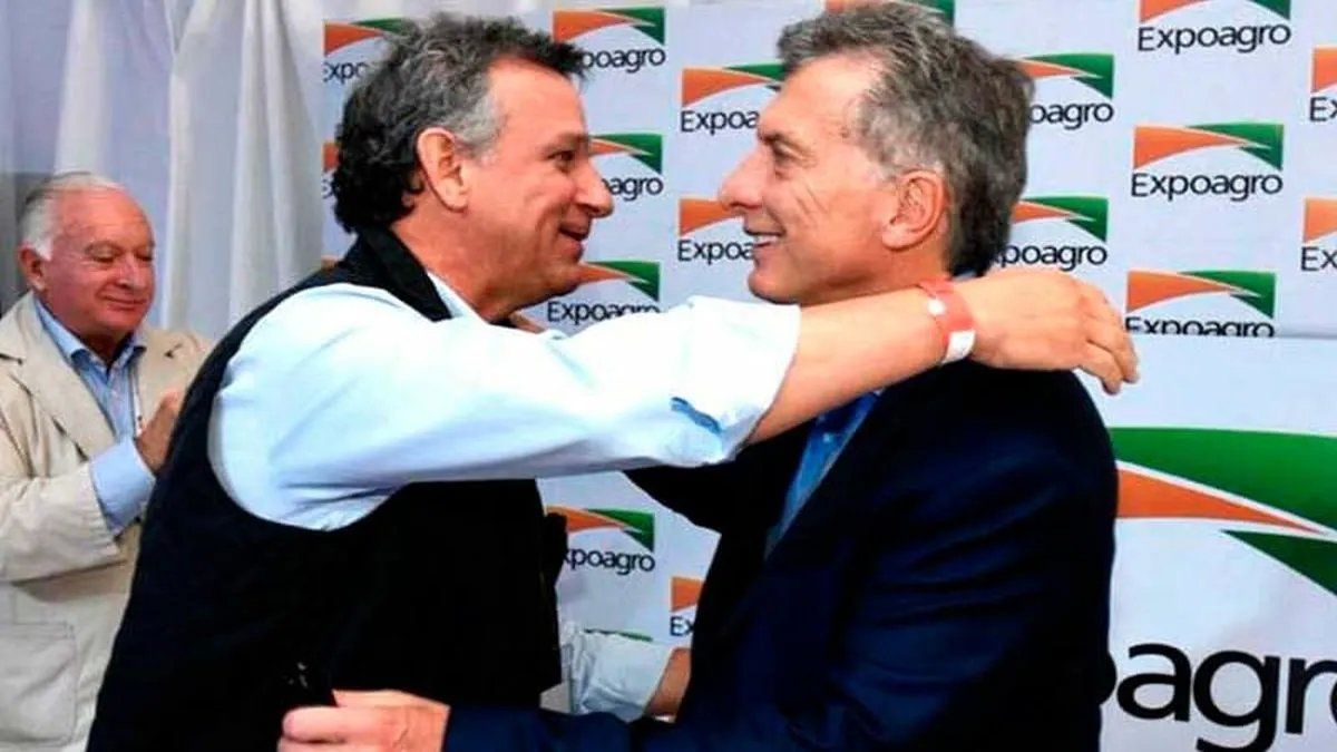 Julio César Saguier, presidente de S.A. La Nación, y su amigo Mauricio Macri. Julio César Saguier, presidente de S.A. La Nación, y su amigo Mauricio Macri.