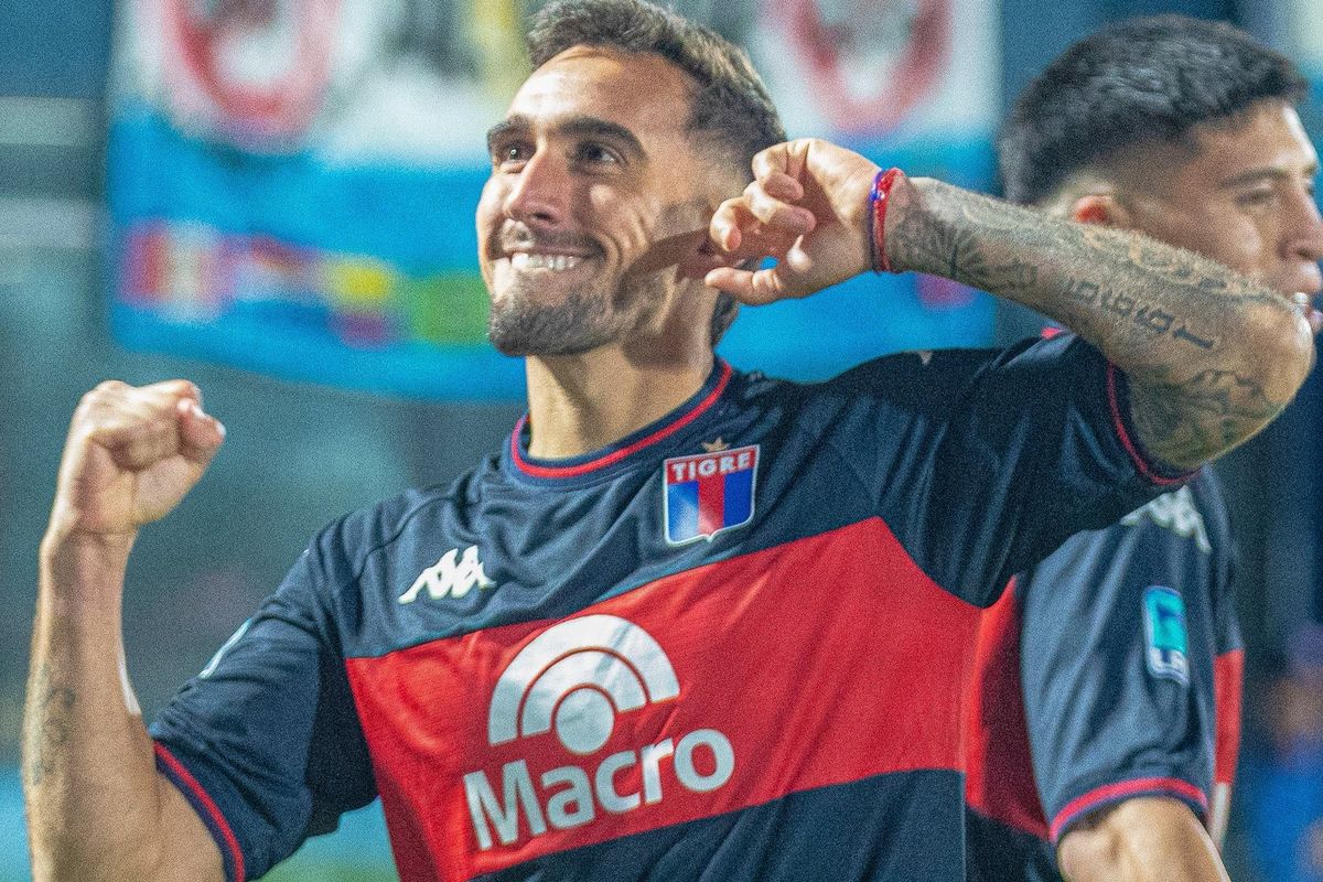 Mauro Méndez festeja su gol en Tigre