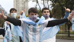 Hinchas con barbijos en el partido Argentina Vs. Bolivia, porlas eliminatorias. En esa oportunidad no hubo “pase sanitario”.