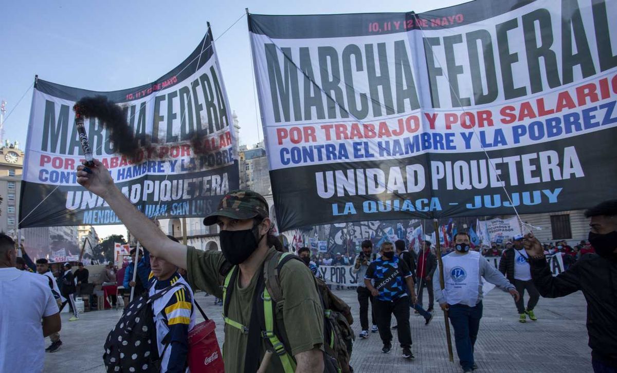 Barrios de Pie, Libres del Sur y las organizaciones de la Unidad Piquetera realizan la Marcha Federal desde distintos puntos del país, llegan a CABA el 12/05/2022. Foto NA: DAMIAN DOPACIO