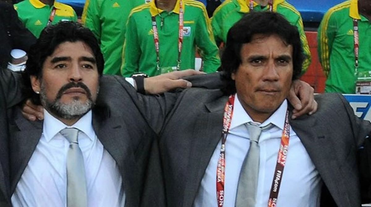 Héctor el "Negro" Enrique junto a Maradona en el Mundial de Sudáfrica 2010. Héctor el "Negro" Enrique junto a Maradona en el Mundial de Sudáfrica 2010.