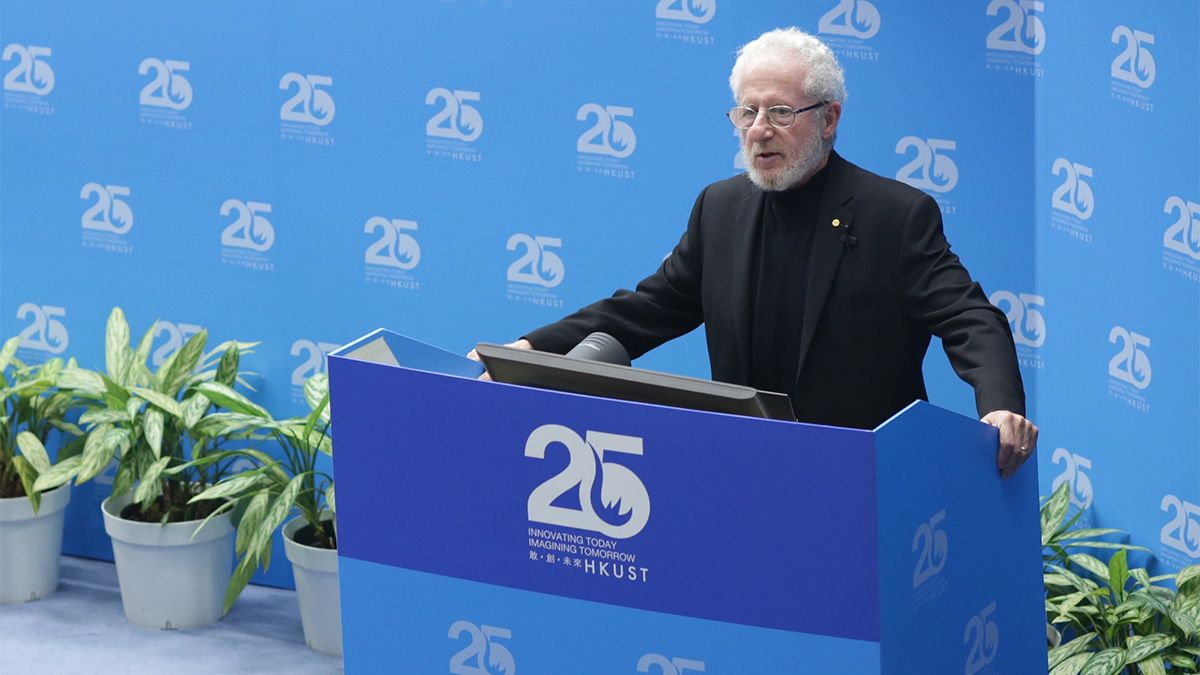 El físico estadounidense, Alan Heeger, se hizo famoso por transformar la electrónica global y revolucionó la tecnología moderna. El físico estadounidense, Alan Heeger, se hizo famoso por transformar la electrónica global y revolucionó la tecnología moderna.