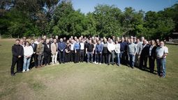 Intendentes con Axel Kicillof. Intendentes con Axel Kicillof.