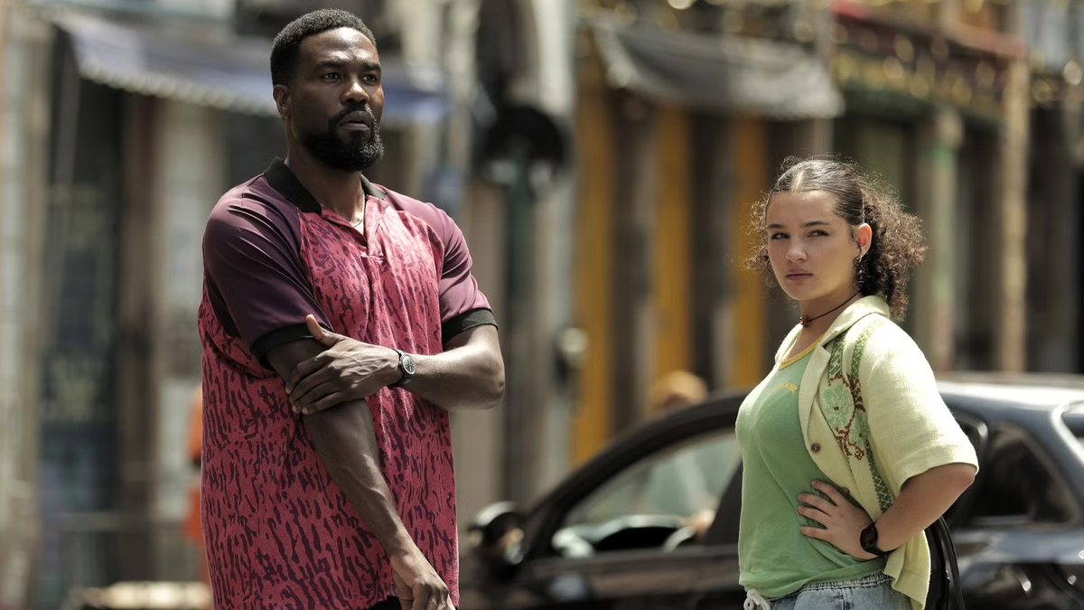 Un ex militar con estrés postraumático es reclutado para trabajar en Brasil donde una bomba desata una conspiración. Yahya Abdul-Mateen II lidera una historia de acción, trauma y venganza. Foto: Netflix Un ex militar con estrés postraumático es reclutado para trabajar en Brasil donde una bomba desata una conspiración. Yahya Abdul-Mateen II lidera una historia de acción, trauma y venganza. Foto: Netflix