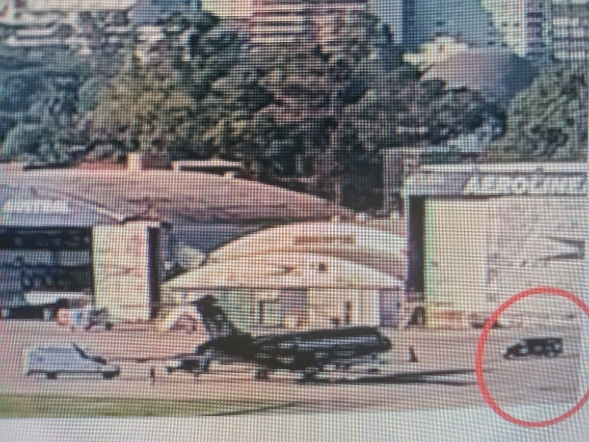 Aparece la camioneta negra de Royal Class para hacer el traslado