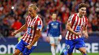 Julián Álvarez festeja el gol junto a su compañero, Marcos Llorente Julián Álvarez festeja el gol junto a su compañero, Marcos Llorente