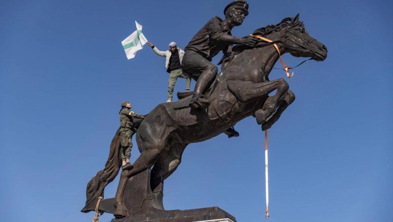 Yihadistas en Damasco, Al Assad missing, negocian Turkiye, Rusia e Irán por Siria