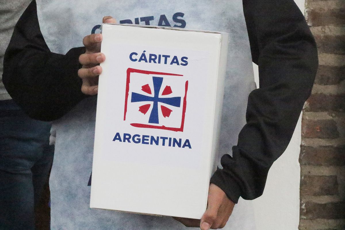 Polémica por los planes sociales de Cáritas Argentina sin control.