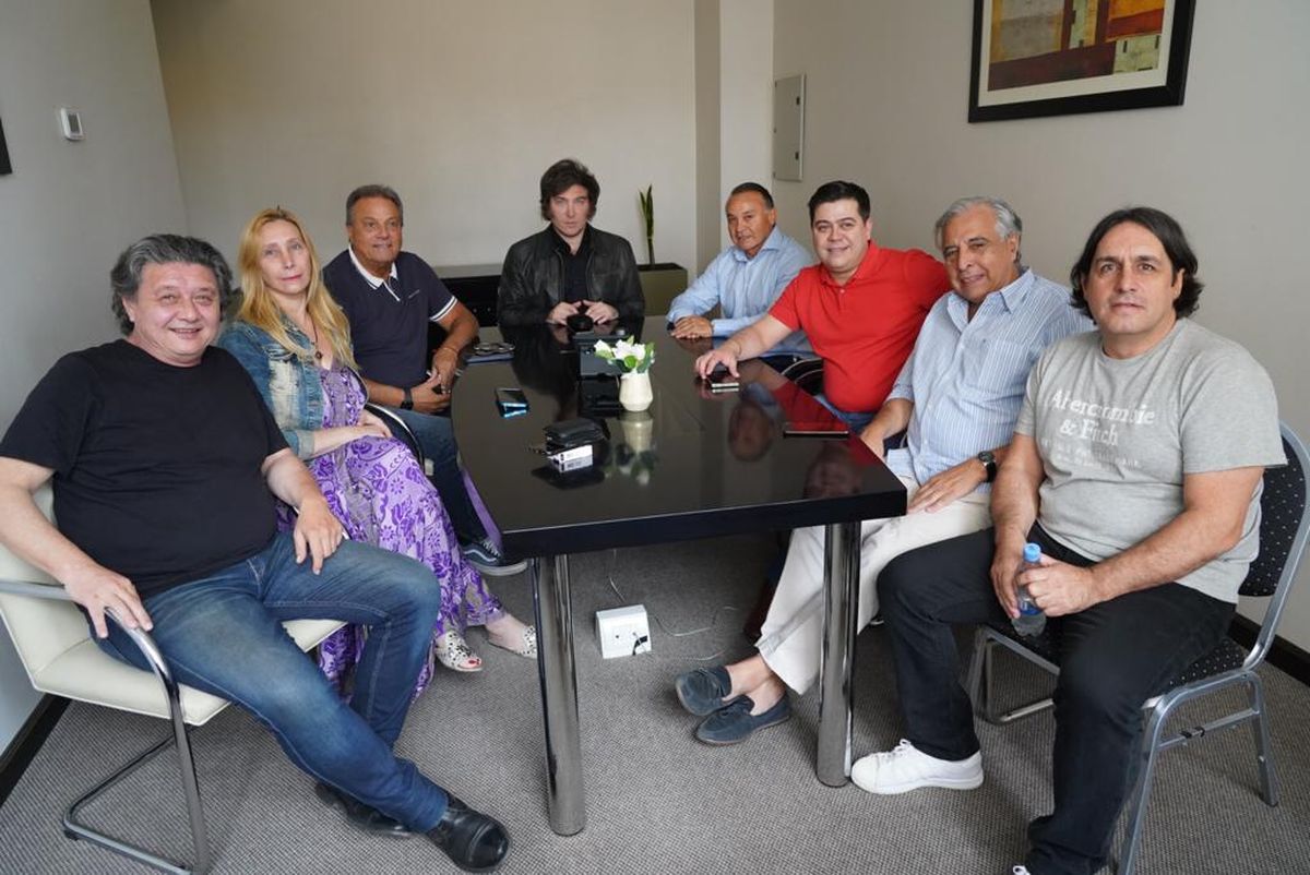 La Libertad Avanza reunida en la ciudad de Neuquén.