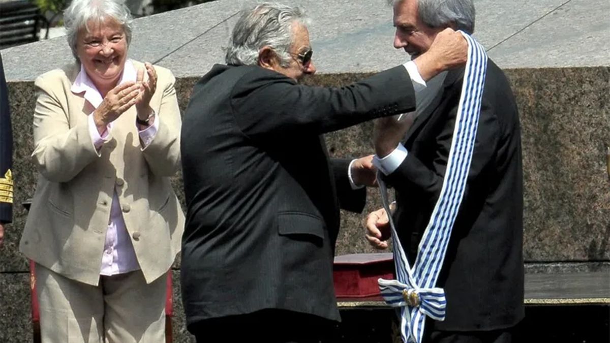 Tabaré Vázquez y José Mujica no tuvieron encuentros con Jeffrey Esptein, según una información que fue desmentida por la prensa uruguaya. Tabaré Vázquez y José Mujica no tuvieron encuentros con Jeffrey Esptein, según una información que fue desmentida por la prensa uruguaya.