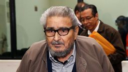altText(Pedro Castillo con cremación en manos y presionado por Perú Libre)}