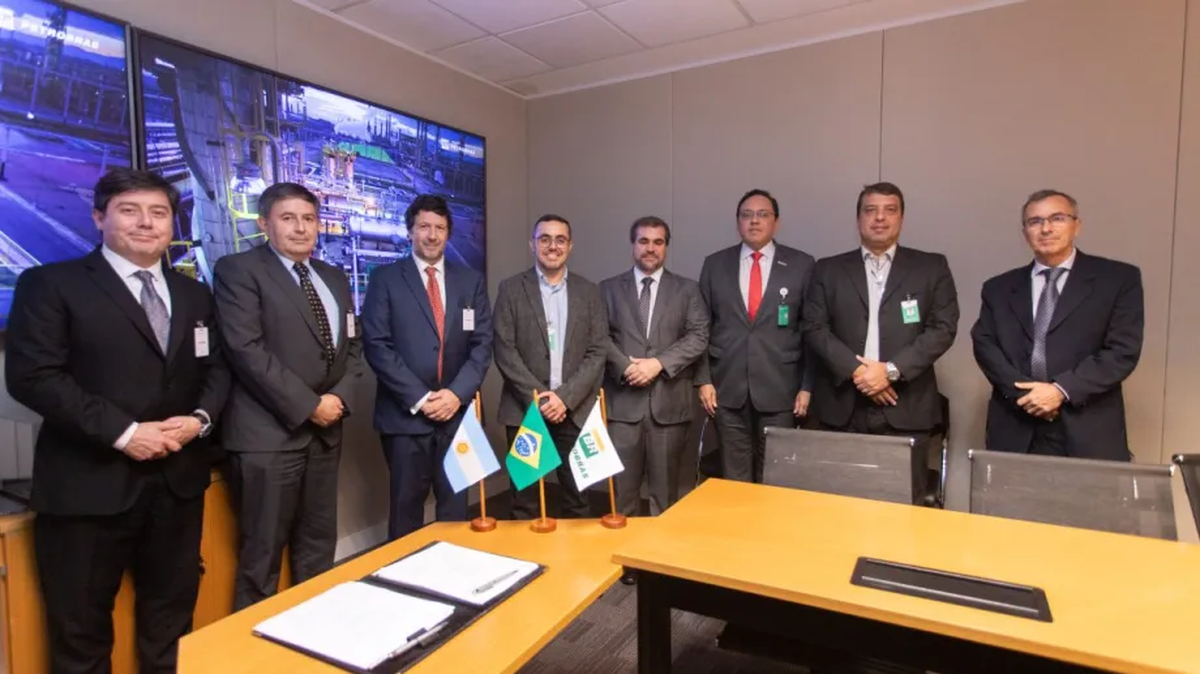 Enarsa y Petrobras firmaron un memorandum para abastecer de gas al Norte Argentino y por el gas de Vaca Muerta. Enarsa y Petrobras firmaron un memorandum para abastecer de gas al Norte Argentino y por el gas de Vaca Muerta.