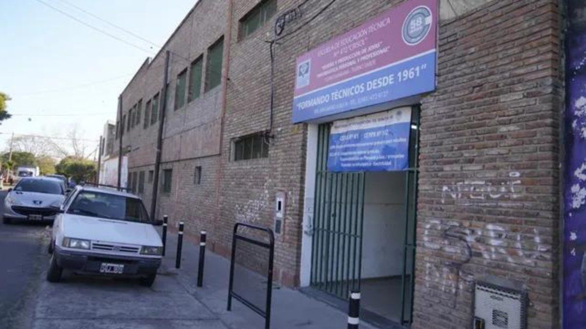 En una escuela de Rosario, un profesor le tiró un borrador a un alumno.