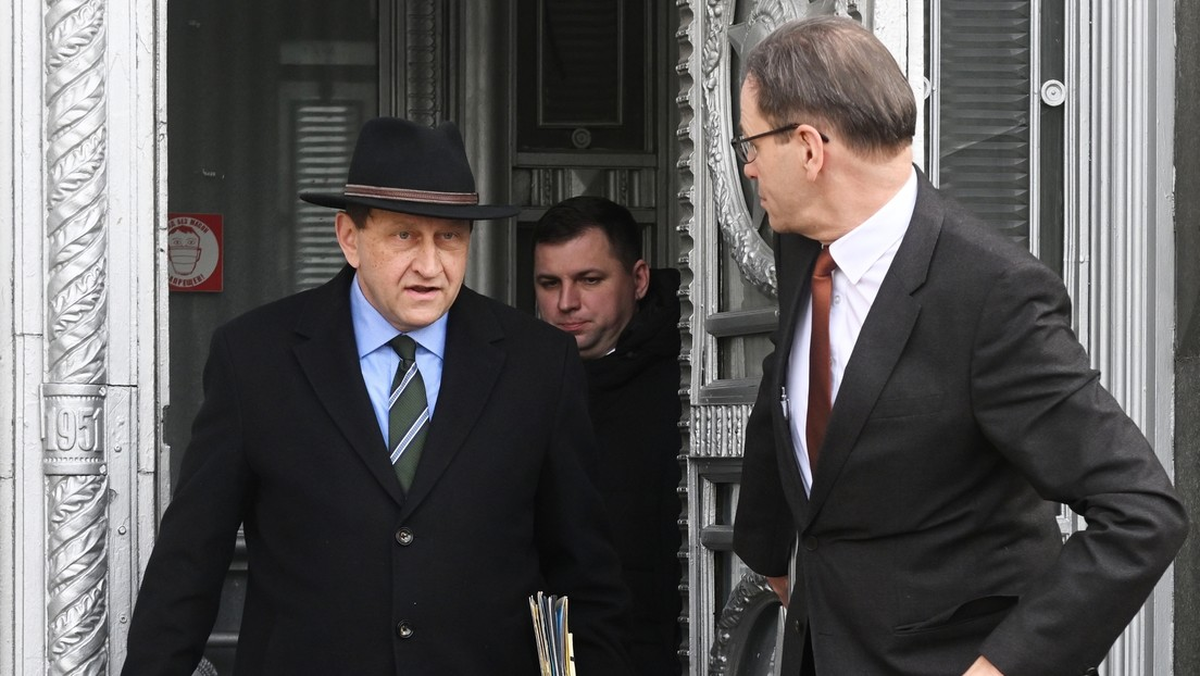 El embajador de Alemania en Rusia, Alexander Graf Lambsdorff, abandona el Ministerio de Asuntos Exteriores de Rusia, Mosc&uacute;, el 4 de marzo de 2024
