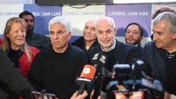 Horacio Rodríguez Larreta y otros referentes de JxC con Claudio Poggi el domingo en San Luis. Horacio Rodríguez Larreta y otros referentes de JxC con Claudio Poggi el domingo en San Luis.