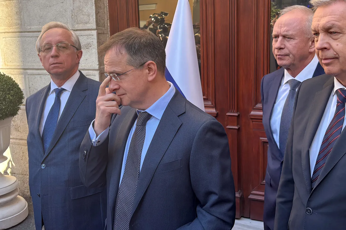 Delegación rusa en Estambul (de izquierda a derecha): Mijaíl Galuzin, Vladimir Medinsky, Alexander Fomin, Igor Kostyukov