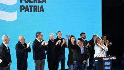 Axel Kicillof, Sergio Massa y Máximo Kirchner en el búnker de la derrota del peronismo en la provincia de Buenos Aires.  Axel Kicillof, Sergio Massa y Máximo Kirchner en el búnker de la derrota del peronismo en la provincia de Buenos Aires.