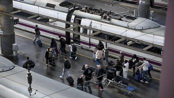 Cancelaciones y retrasos: la tragedia de Toledo y la huelga complican el puente en España