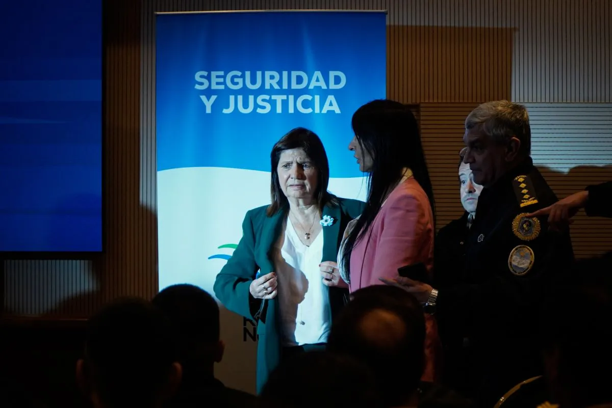 Patricia Bullrich viajó a Bariloche para dictar un curso avanzado en la lucha contra el narcotráfico. Patricia Bullrich viajó a Bariloche para dictar un curso avanzado en la lucha contra el narcotráfico.