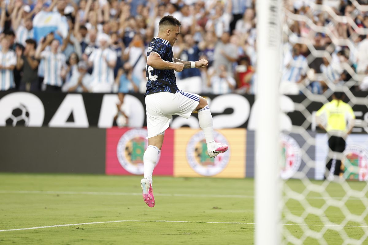 Lautaro Martínez hizo el primero, de penal Lautaro Martínez hizo el primero, de penal