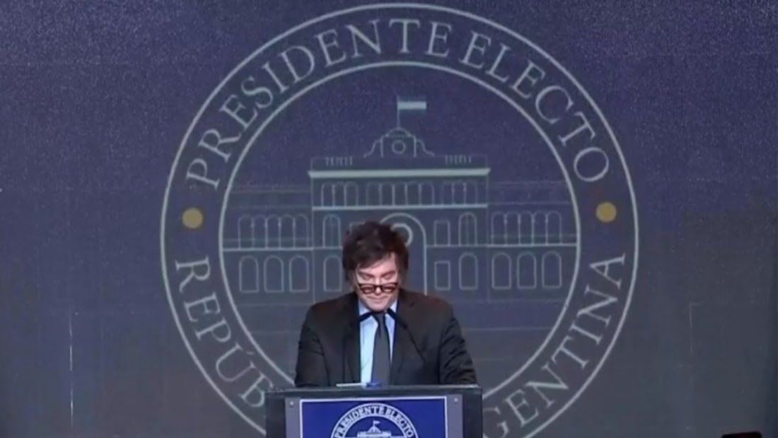 Javier Milei ganó el balotaje y será el próximo presidente de los argentinos. Pero lo logró tras desligarse de gran parte de sus promesas por lo que por ahora gobiernan las dudas... Javier Milei ganó el balotaje y será el próximo presidente de los argentinos. Pero lo logró tras desligarse de gran parte de sus promesas por lo que por ahora gobiernan las dudas...