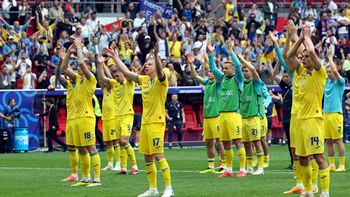 Ucrania festeja su triunfo ante Eslovaquia. Ucrania festeja su triunfo ante Eslovaquia.