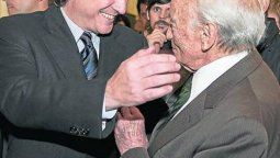 altText(Renunció Ferrer y dicen que Cristina vaciaría la Embajada en Francia)}