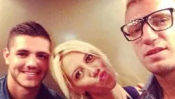 Maxi López sorprende y sale a bancar a Mauro Icardi. Maxi López sorprende y sale a bancar a Mauro Icardi.