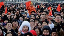 altText(Histórico: China crece menos y los chinos tienen menos hijos)}