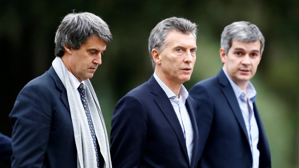Prat Gay con Macri y Marcos Peña cuando era ministro de Hacienda.