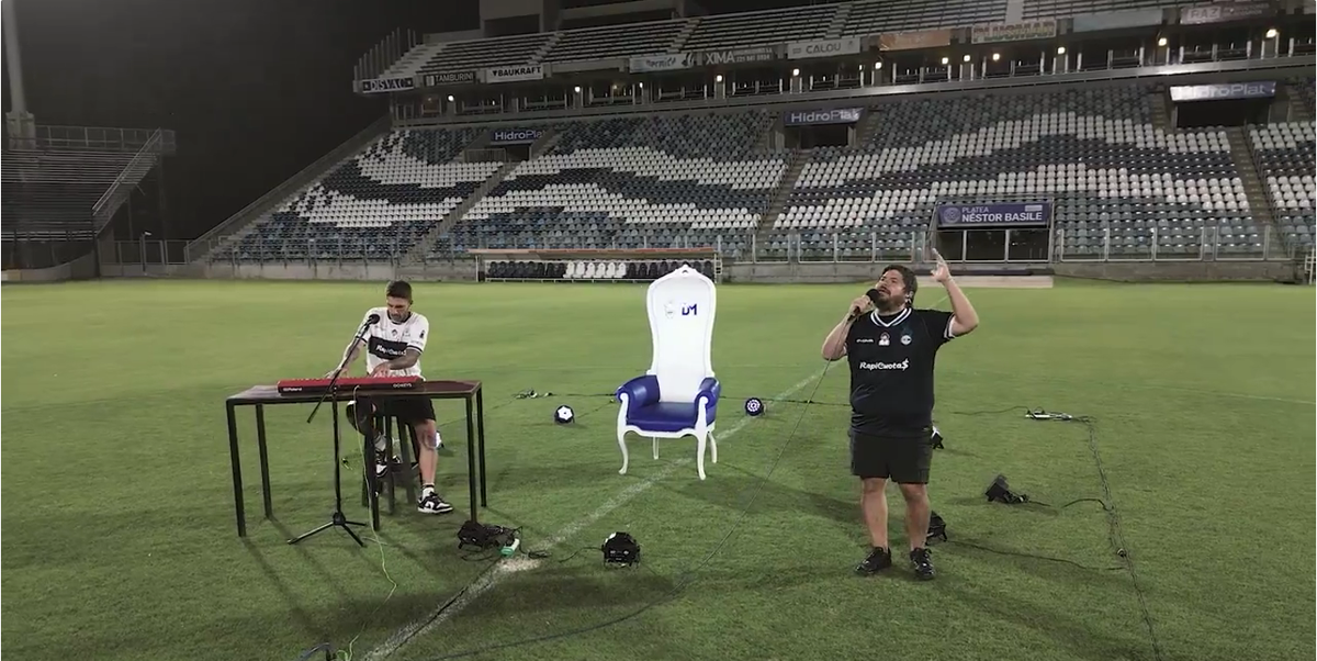 El recuerdo de Maradona, en la creatividad de Gimnasia y Esgrima La Plata.