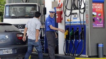 Las tasas viales municipales se cobraban al momento de cargar combustible encarecienco los precios. Las tasas viales municipales se cobraban al momento de cargar combustible encarecienco los precios.