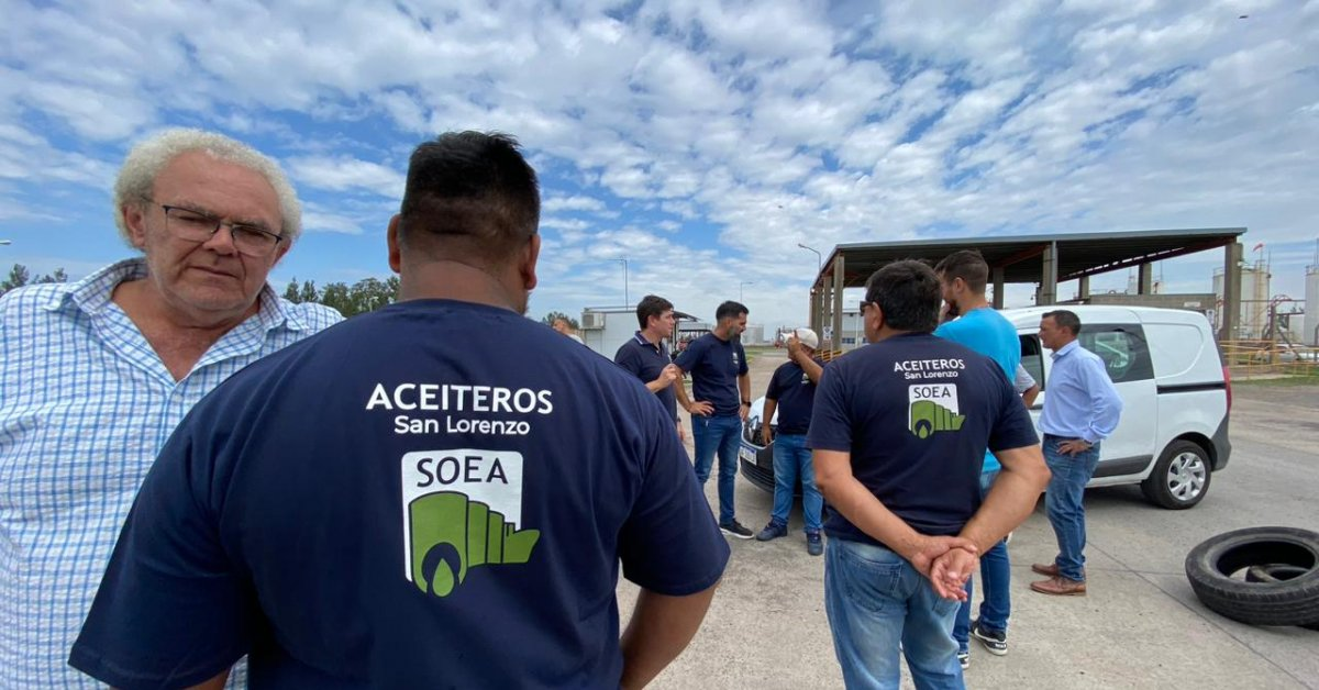 El sindicato recordó que Explora fue una de las primeras empresas que se negó a abonar la primera cuota de la gratificación anual pactada para el 10 de enero, aunque posteriormente efectuó el pago. El sindicato recordó que Explora fue una de las primeras empresas que se negó a abonar la primera cuota de la gratificación anual pactada para el 10 de enero, aunque posteriormente efectuó el pago.