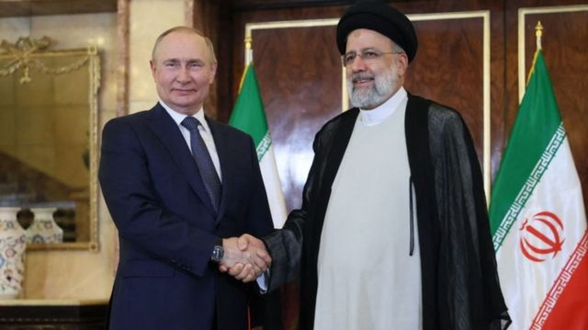 Vladimir Putin y Ebrahim Raisi. Vladimir Putin y Ebrahim Raisi.
