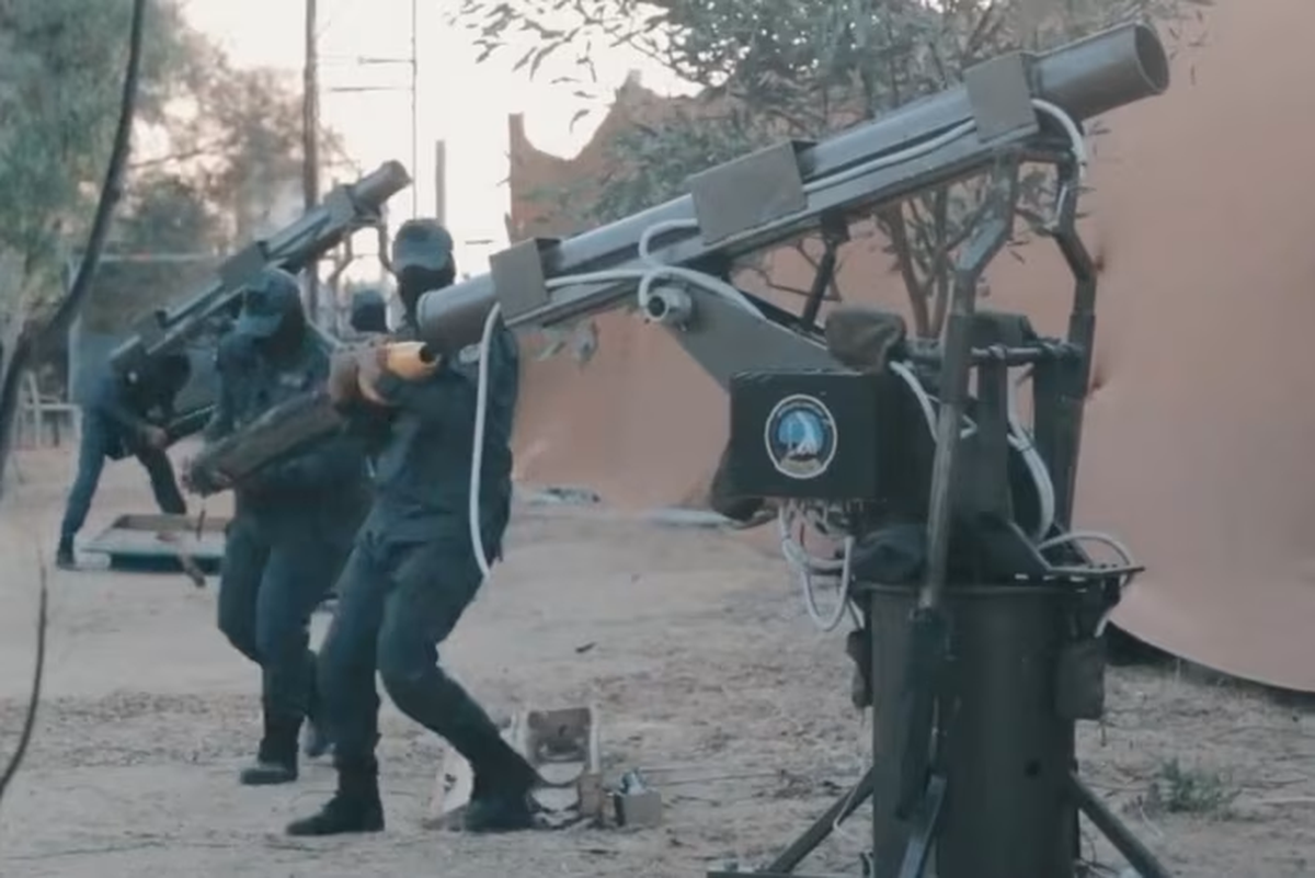 Imágenes fijas publicadas por Hamás que muestran el sistema de defensa aérea de corto alcance casero 'Mubar-1' © Eyepress vía Reuters Imágenes fijas publicadas por Hamás que muestran el sistema de defensa aérea de corto alcance casero 'Mubar-1' © Eyepress vía Reuters