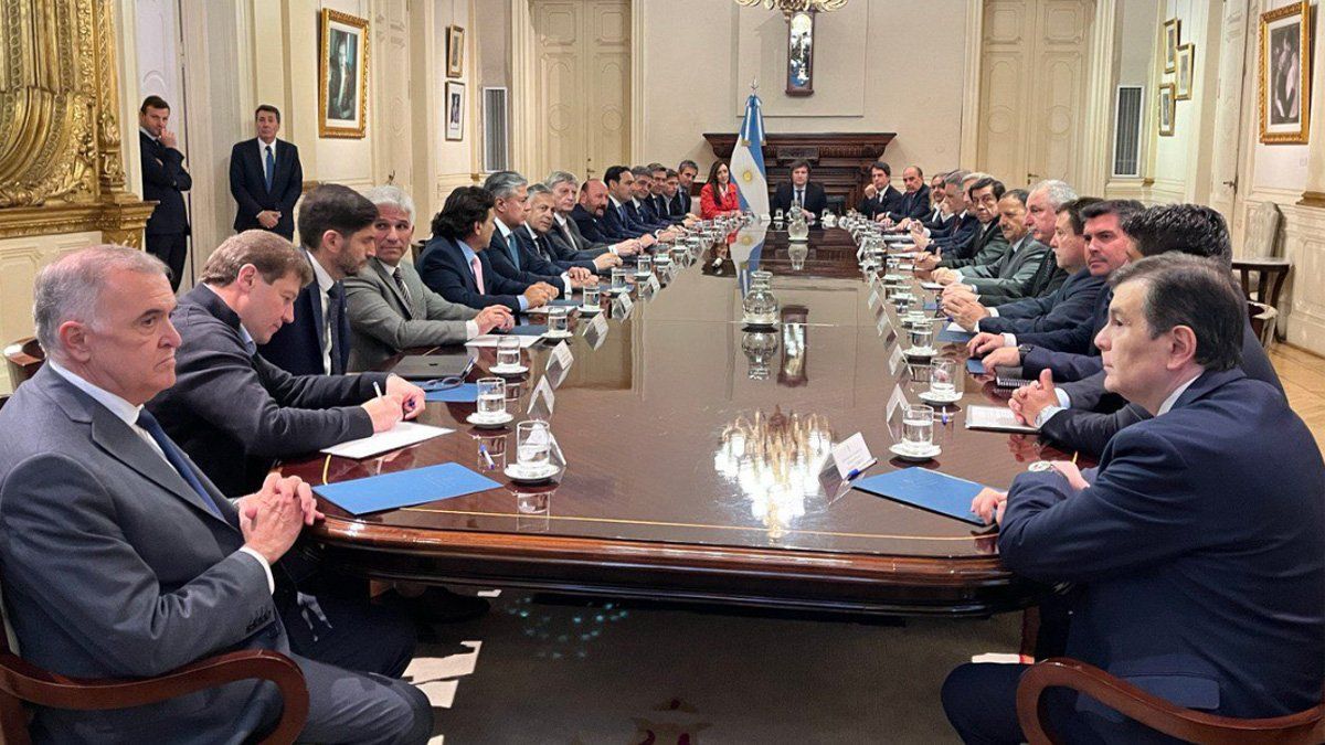 Javier Milei logró asistencia perfecta en su convocatoria a gobernadores.