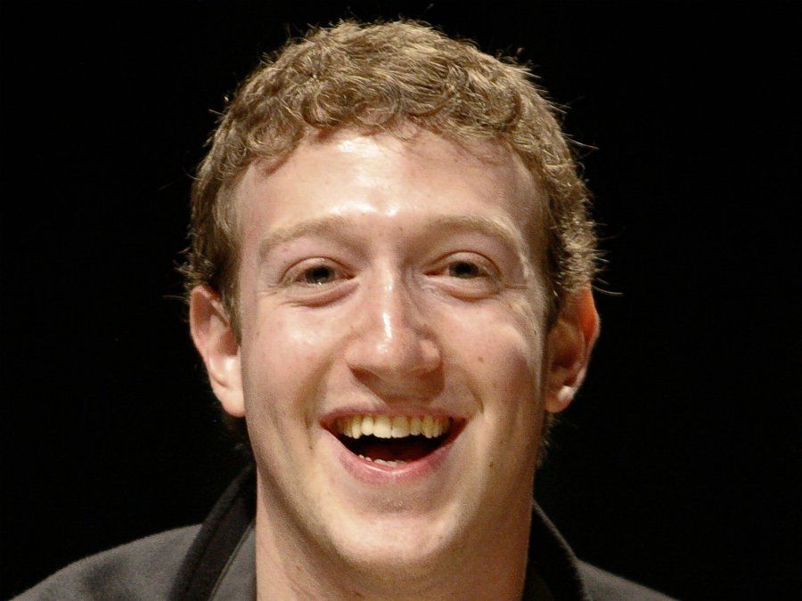 Poco creíble Mark Zuckerberg, fundador y controvertido CEO de Facebook: Él había asegurado en un post que su empresa no había formado parte de algún programa que diera acceso directo a las autoridades a sus servidores.