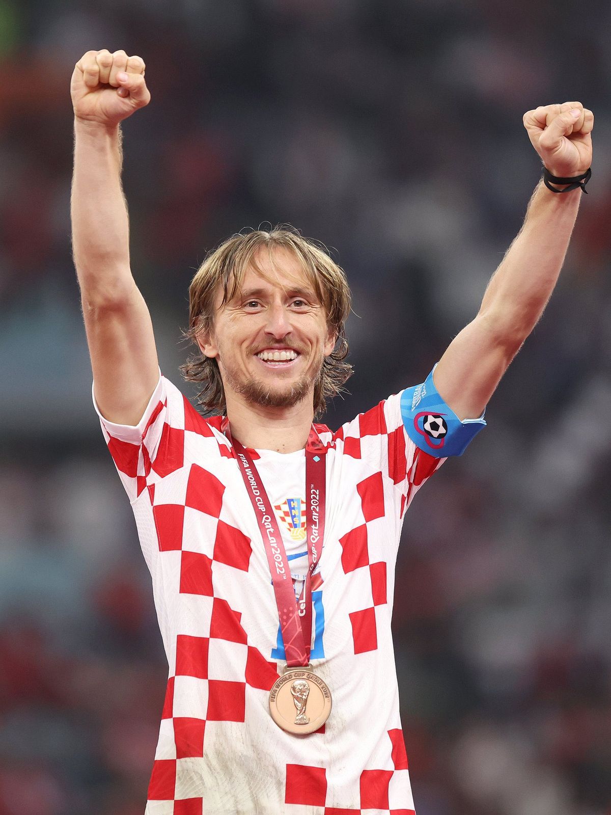 Luka Modric festejando la medalla de bronce en Qatar 2022, antes había sido medalla de plata en Rusia 2018 perdiendo la final con Francia. Luka Modric festejando la medalla de bronce en Qatar 2022, antes había sido medalla de plata en Rusia 2018 perdiendo la final con Francia.