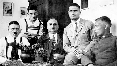 Derrota de Adolf Hitler, inicio de Mein Kampf