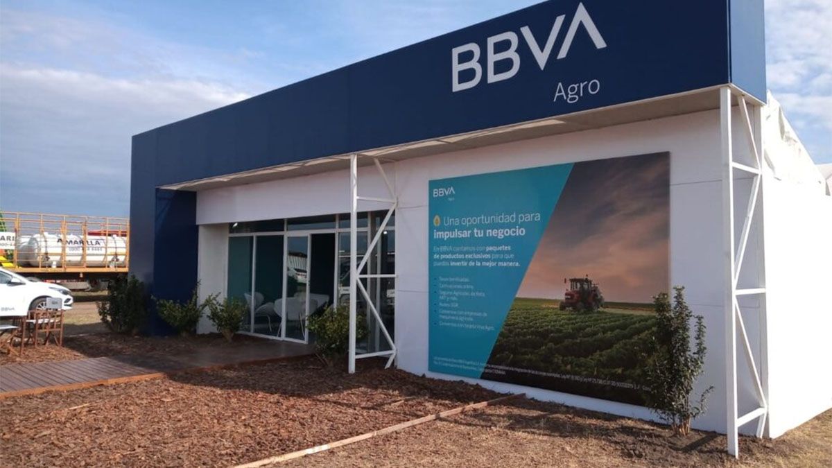 El BBVA se sumó a la Inteligencia Artificial (IA) y lanzó la herramienta de BBVA Agro Advisor para revolucionar el asesoramiento financiero al campo. El BBVA se sumó a la Inteligencia Artificial (IA) y lanzó la herramienta de BBVA Agro Advisor para revolucionar el asesoramiento financiero al campo.