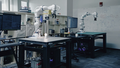 Eka: El robot con manos 