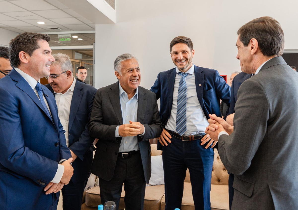  La estrategia apunta a consolidar a Santa Fe como proveedor industrial y logístico de los sectores energético y extractivo en expansión. La estrategia apunta a consolidar a Santa Fe como proveedor industrial y logístico de los sectores energético y extractivo en expansión.