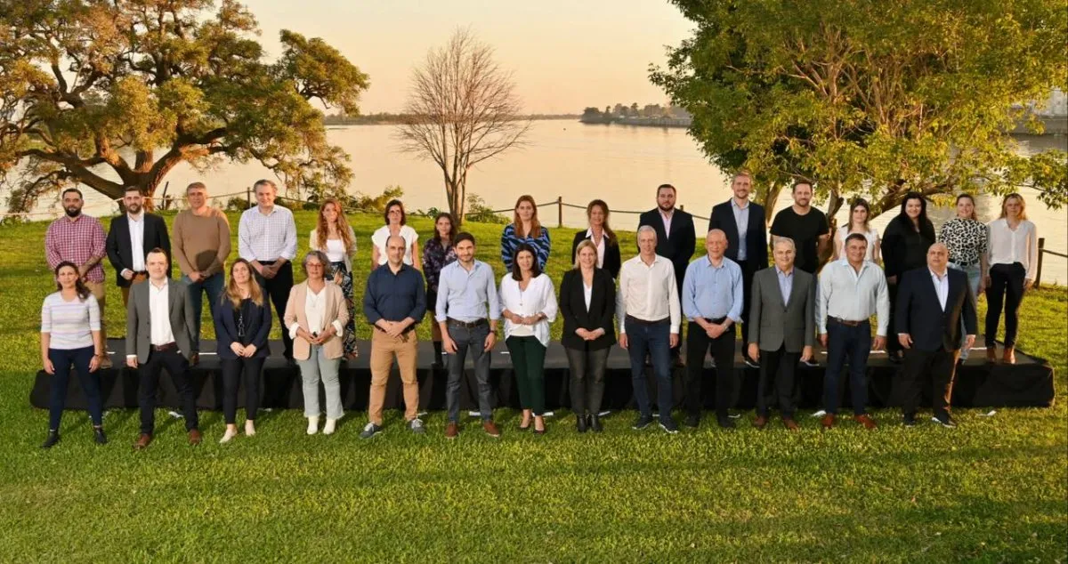 "Unidos" en Santa Fe: Clara García convocó a su lista completa y Maximiliano Pullaro estuvo presente "Unidos" en Santa Fe: Clara García convocó a su lista completa y Maximiliano Pullaro estuvo presente