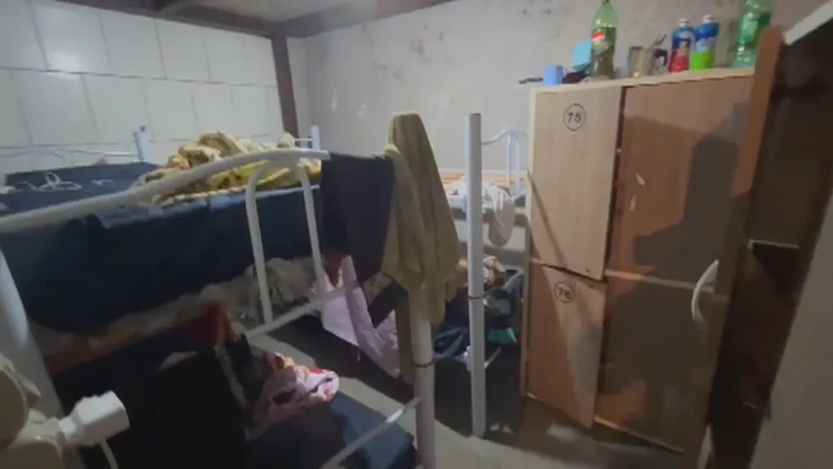 Alojamiento donde se encontraron trabajadores en Bento Gonçalves. — Foto: Reproducción/TV RBS