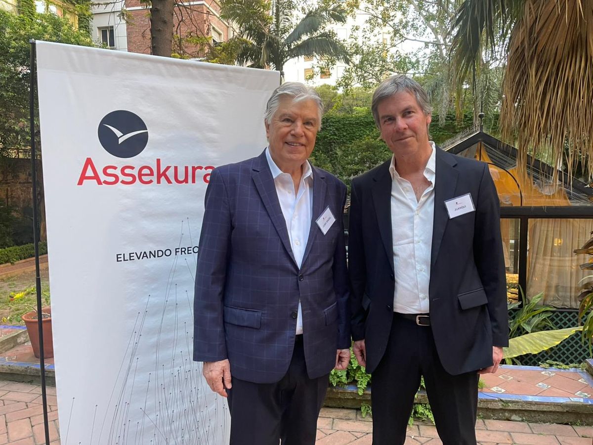 Presidente Juan Ángel González Insaurralde y Juan Lynch, director de Assekuransa. Presidente Juan Ángel González Insaurralde y Juan Lynch, director de Assekuransa.