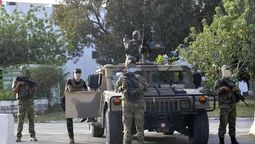 altText(Túnez: Más destituciones, toque de queda, despliegue militar)}