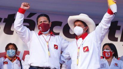 Perú Libre conmueve a 1 mes en el poder: lavado de dinero