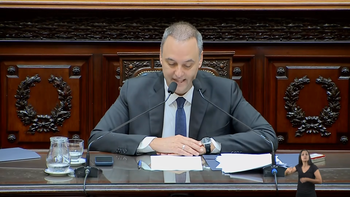 viajes y patrimonio: tardia explicacion de adorni, con varias inconsistencias viajes y patrimonio: tardia explicacion de adorni, con varias inconsistencias