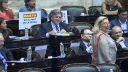 altText(Otra vez, Carrió dio la nota en Diputados (Video))}