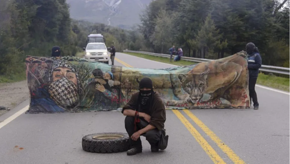 Mapuches conflictivos no solo cortaron rutas también ocuparon terrenos de Manu Ginóbili, en La Angostura Mapuches conflictivos no solo cortaron rutas también ocuparon terrenos de Manu Ginóbili, en La Angostura